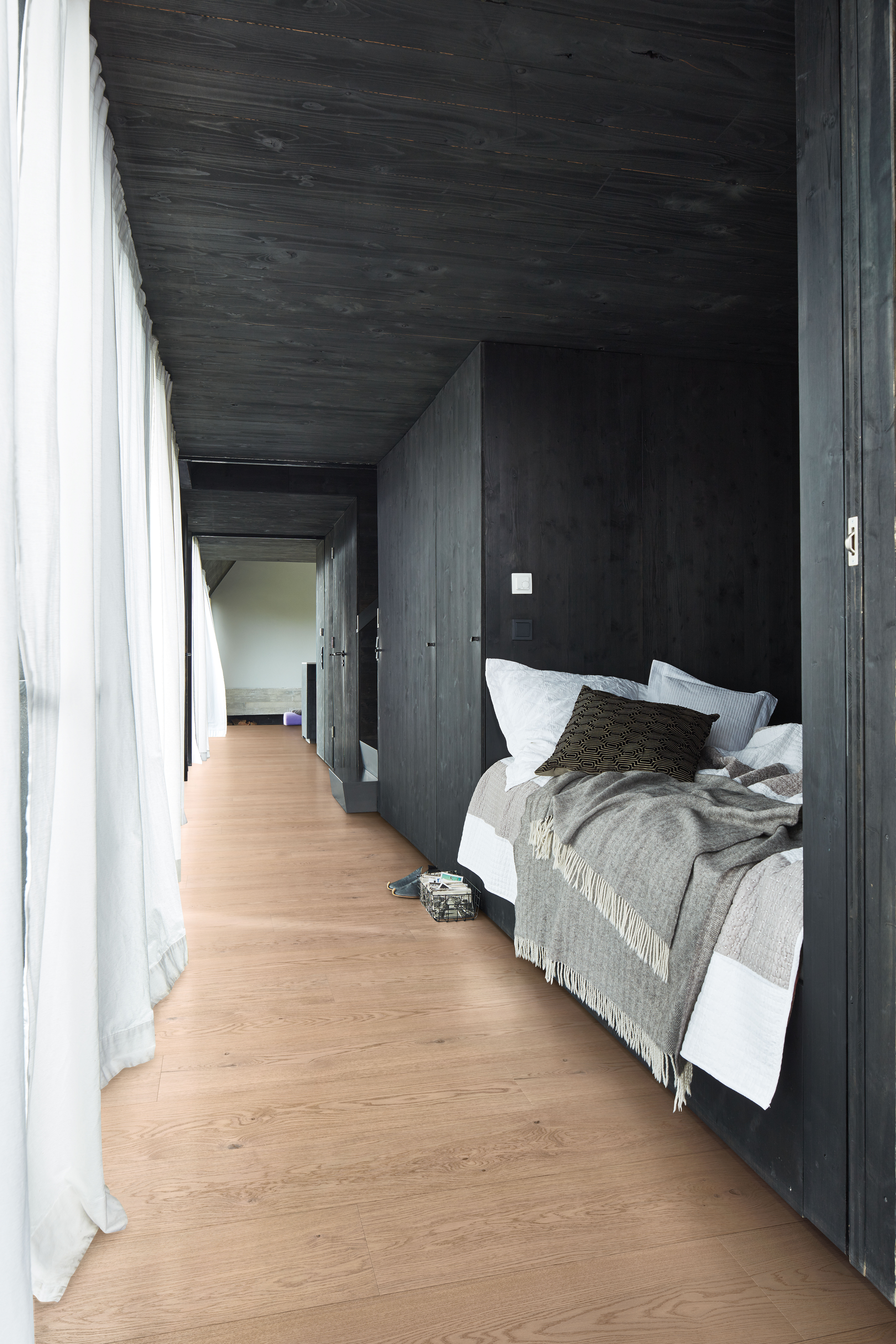 11 mm Lindura-Holzboden HD 400 naturgeölt - Eiche lebhaft cremeweiß 08908_1 11 mm Lindura-Holzboden HD 400 naturgeölt - Eiche lebhaft cremeweiß 08908_1