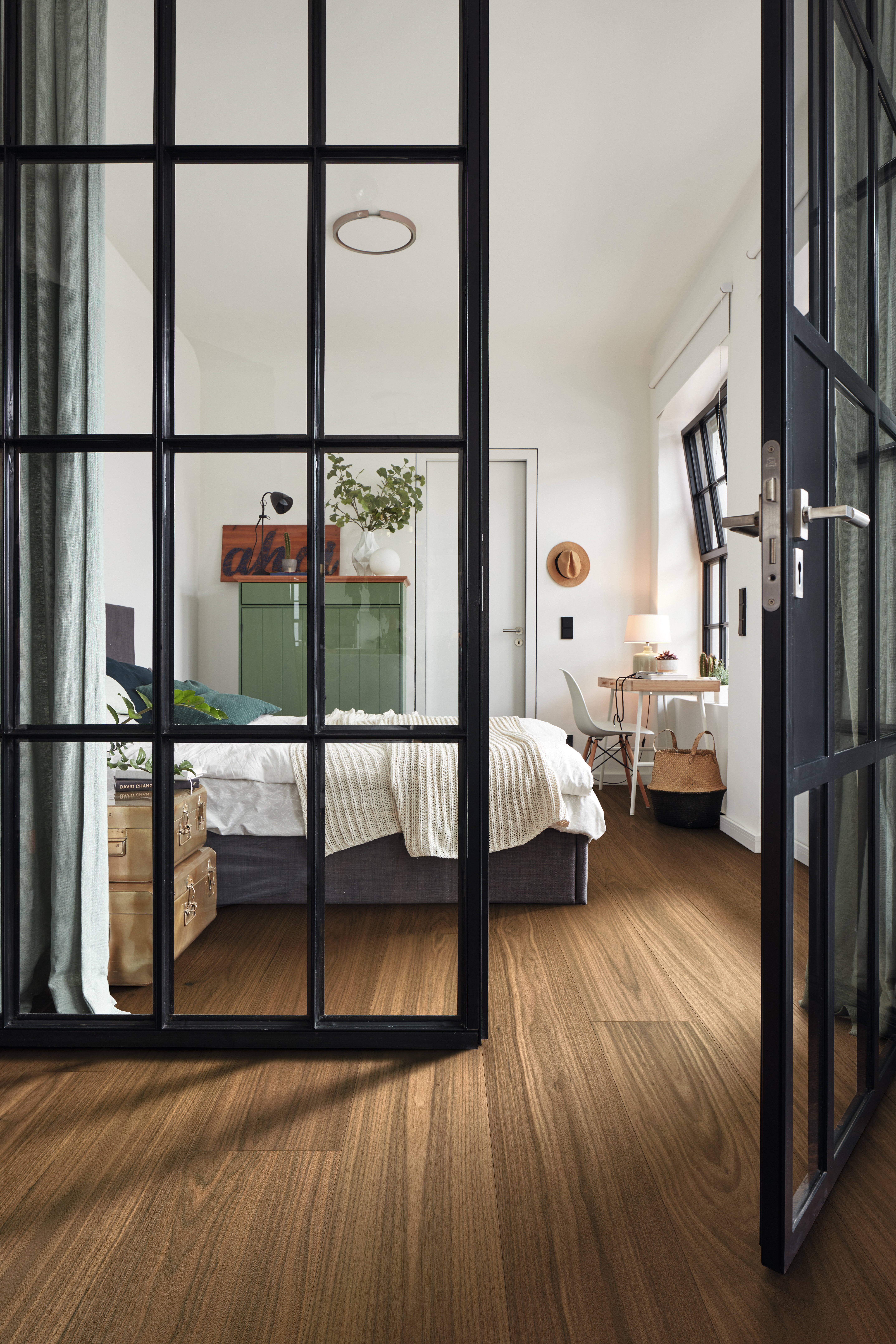 11 mm Lindura-Holzboden HD 400 ultramattlackiert - Nussbaum amerikanisch lebhaft 08912_2